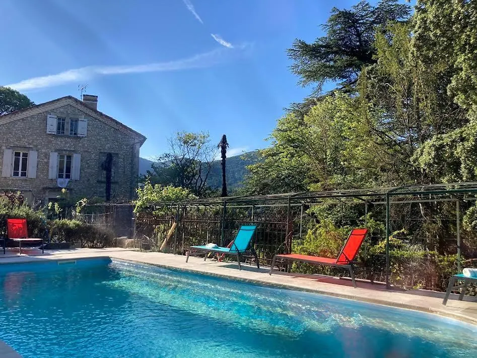 Panzió Suite Petite -Nice - Spa-Jacuzzi - Massage- Sauna - 4 Saisons - Piscine Chauffee Toute L'Annee - Pool View- Heated Pool 800M City Centre Nyons