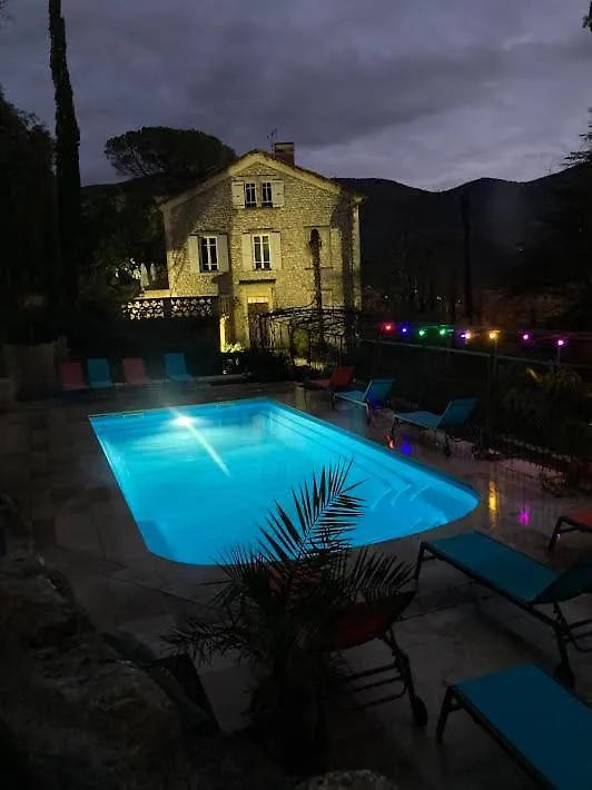 Panzió Suite Petite -Nice - Spa-Jacuzzi - Massage- Sauna - 4 Saisons - Piscine Chauffee Toute L'Annee - Pool View- Heated Pool 800M City Centre Nyons