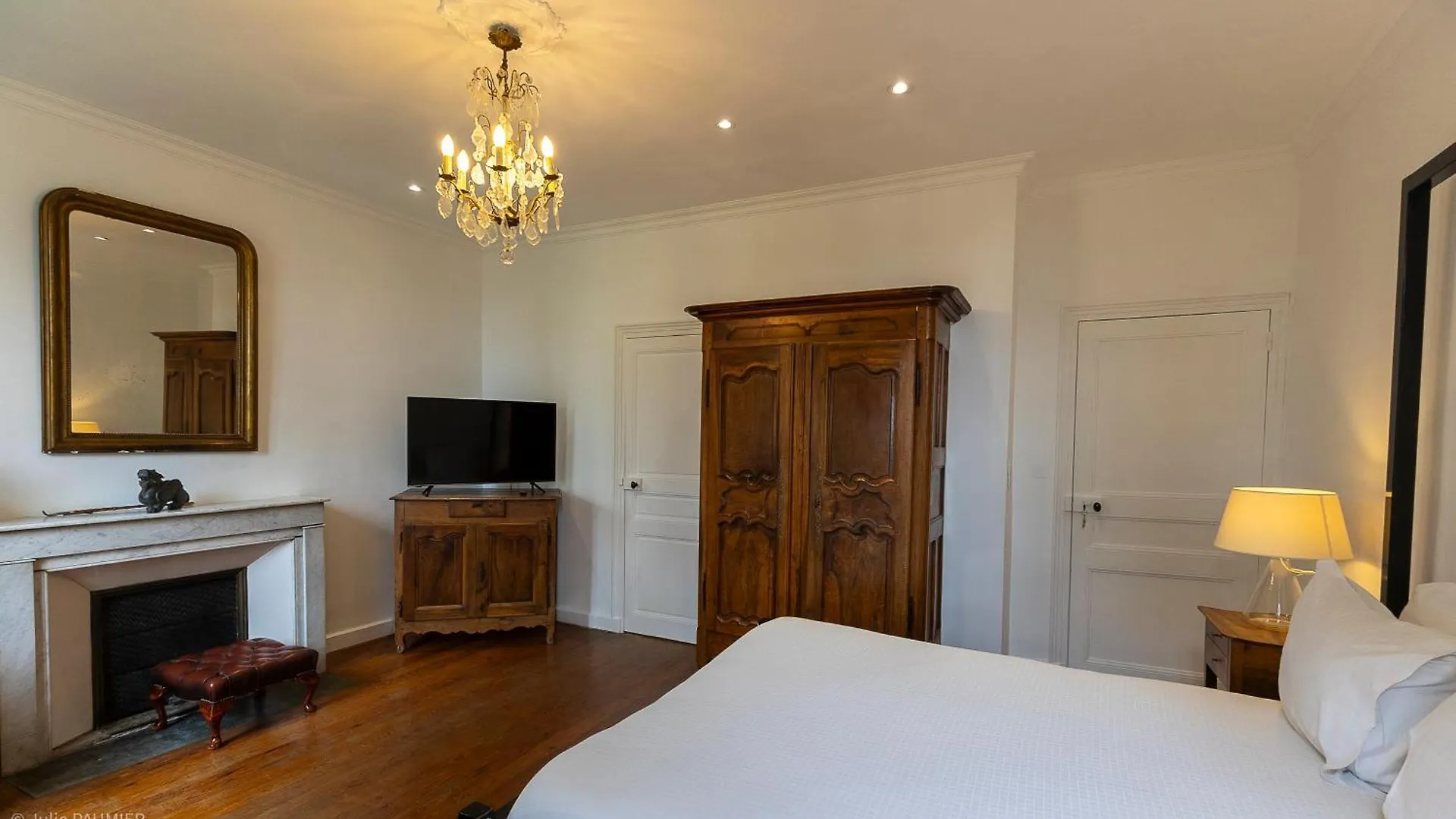Suite Petite -Nice - Spa-Jacuzzi - Massage- Sauna - 4 Saisons - Piscine Chauffee Toute L'Annee - Pool View- Heated Pool 800M City Centre Nyons